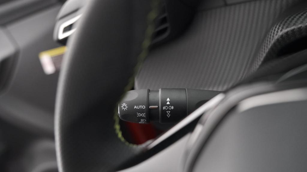 Peugeot 2008 puretech 130 gt | camera | dodehoekdetectie | navigatie | park