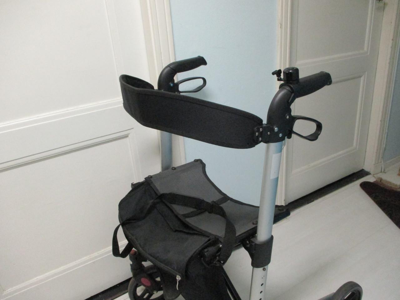 Zeer complete rollator te koop