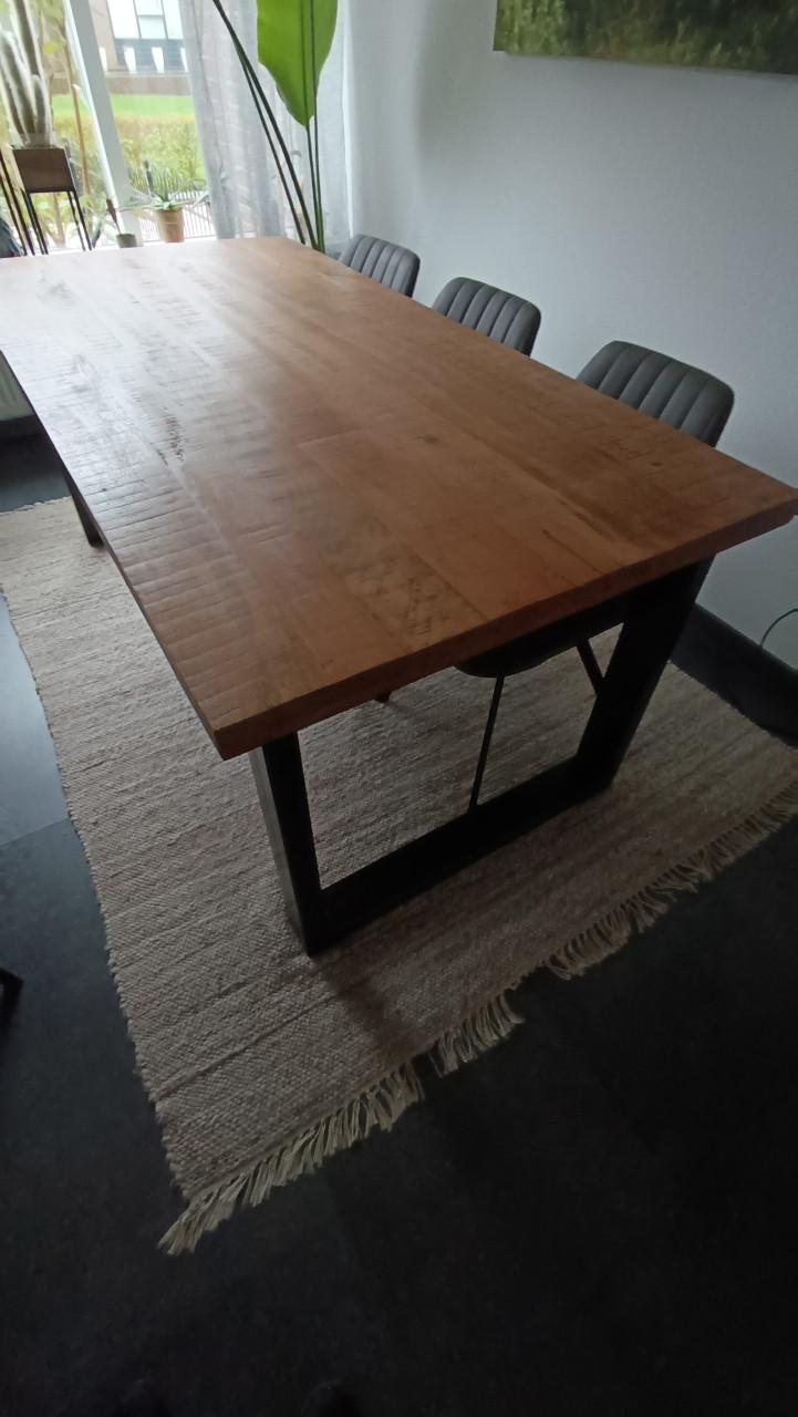 Eettafel Mangohout