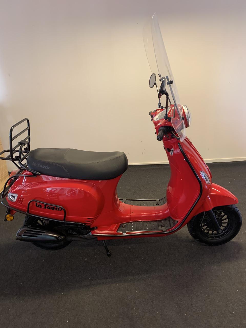 RIVA MODEL MET WINDSCHERM EN VALBEUGELS NU 895,= RIJKLAAR