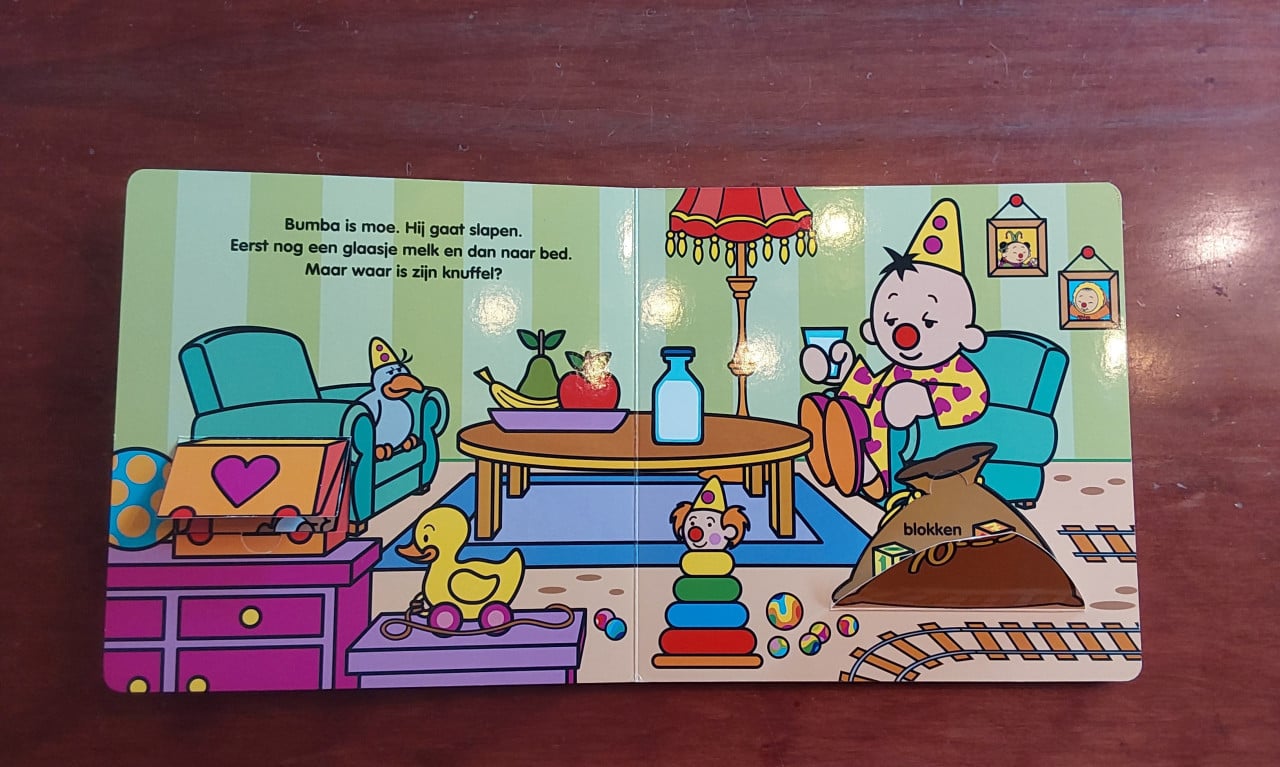 Leesboekje met flapjes. Bumba oogjes dicht van het merk studio100