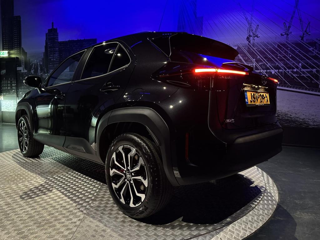 Toyota Yaris Cross 1.5 hybrid 130 dynamic *acc*winterpakket*camera*17inch*