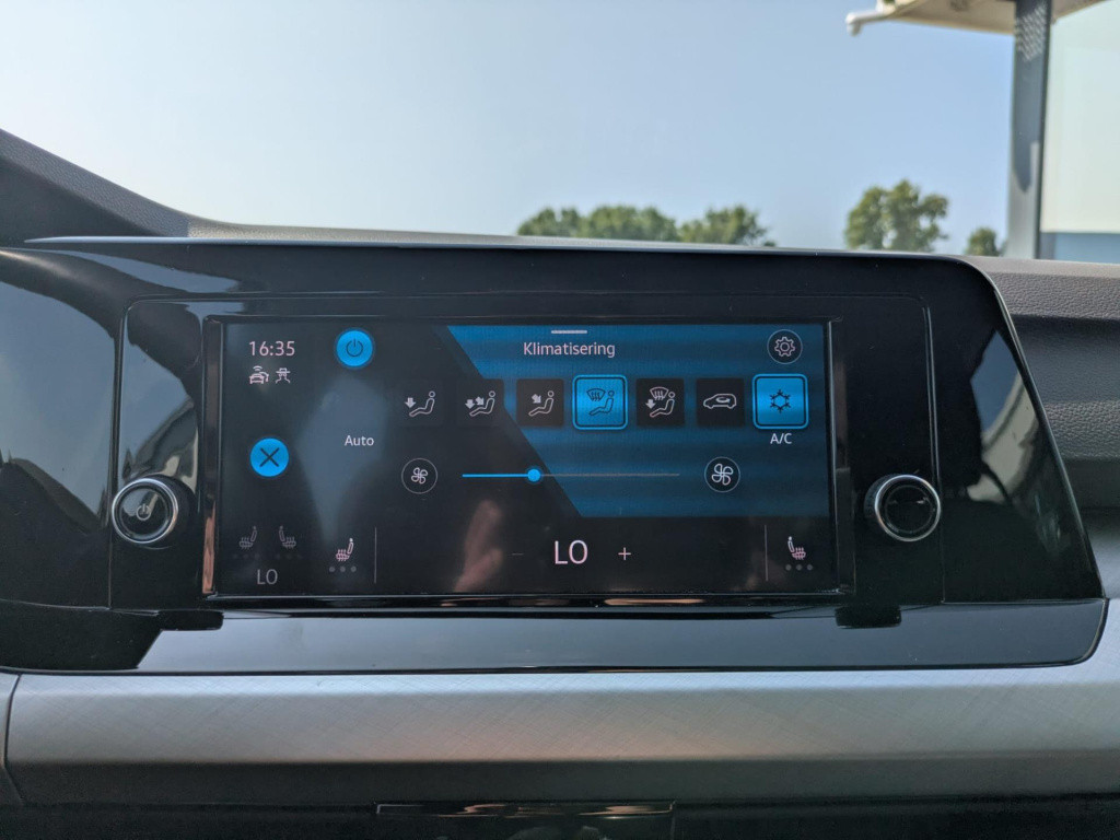 Volkswagen Golf 1.0 tsi life business | trekhaak | camera | carplay | acc |