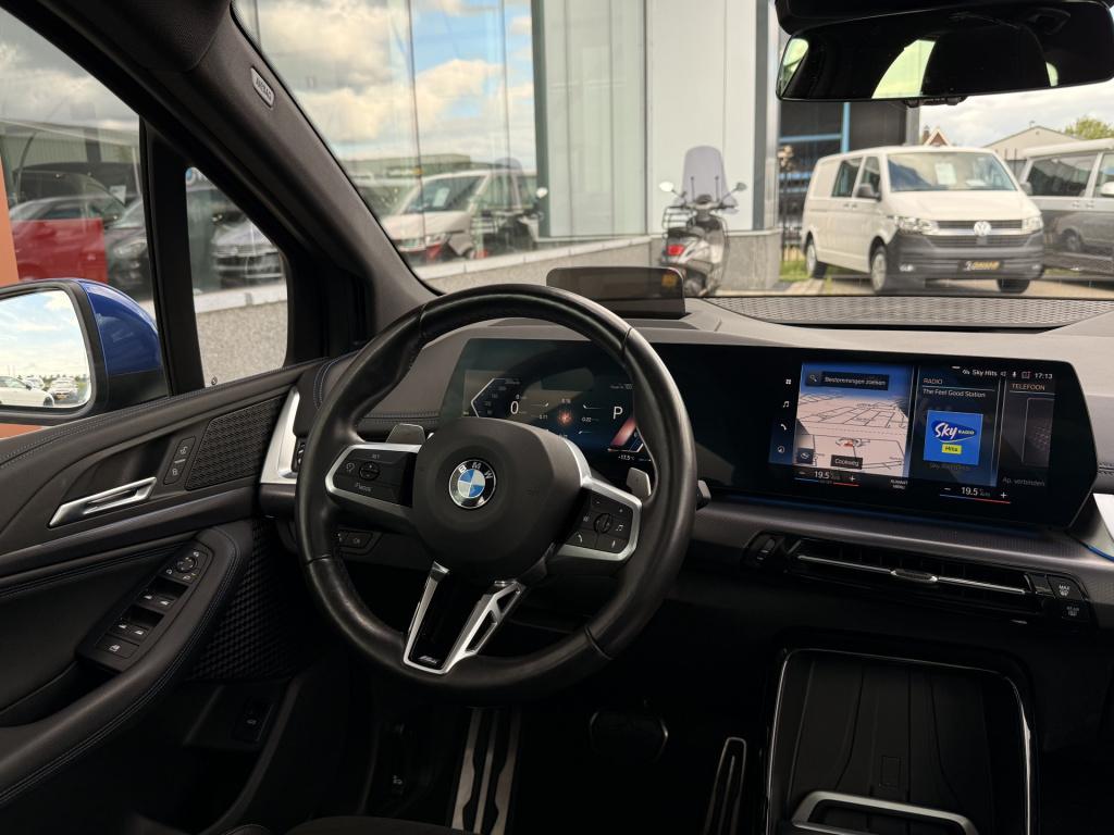 BMW 2-serie active tourer 220i m-sport | pano | cruise | lane assist | hud 