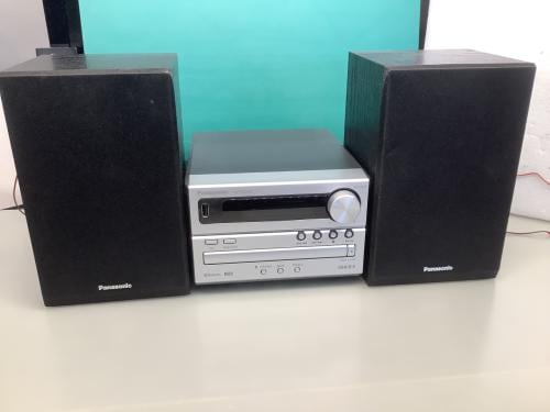 Stereo setje van Panasonic radio, cd’s, usb en Bluetooth speler. ZGAN