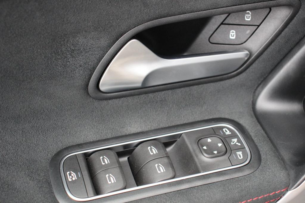 Mercedes-Benz A-Klasse amg 35 4matic premium plus | schaalstoelen | 360 cam