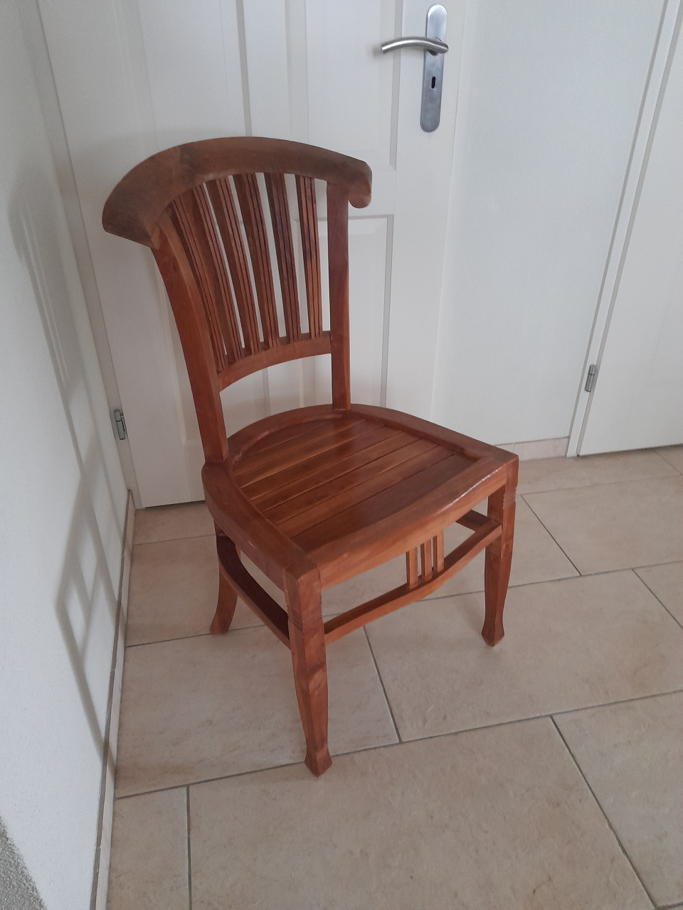 Leuke teak houten stoel (in goede staat )