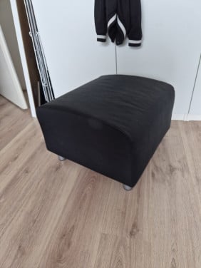 KLIPPAN poef met zwarte originele hoes