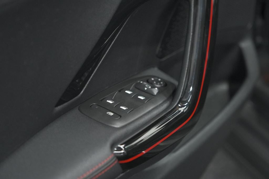 Peugeot 2008 puretech 110 eat6 gt-line | camera | panoramadak | navigatie |