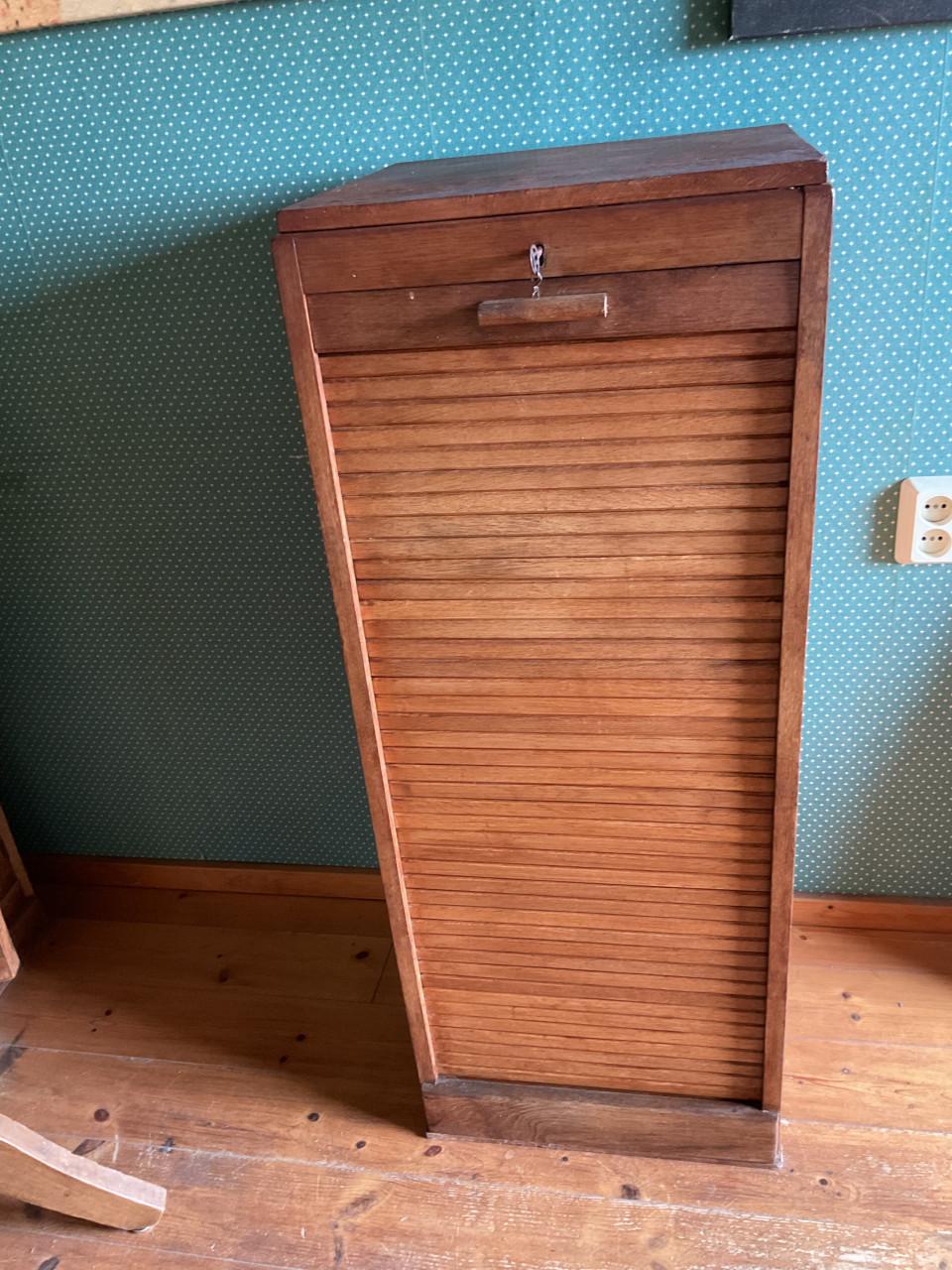 Ladenkast met roldeur