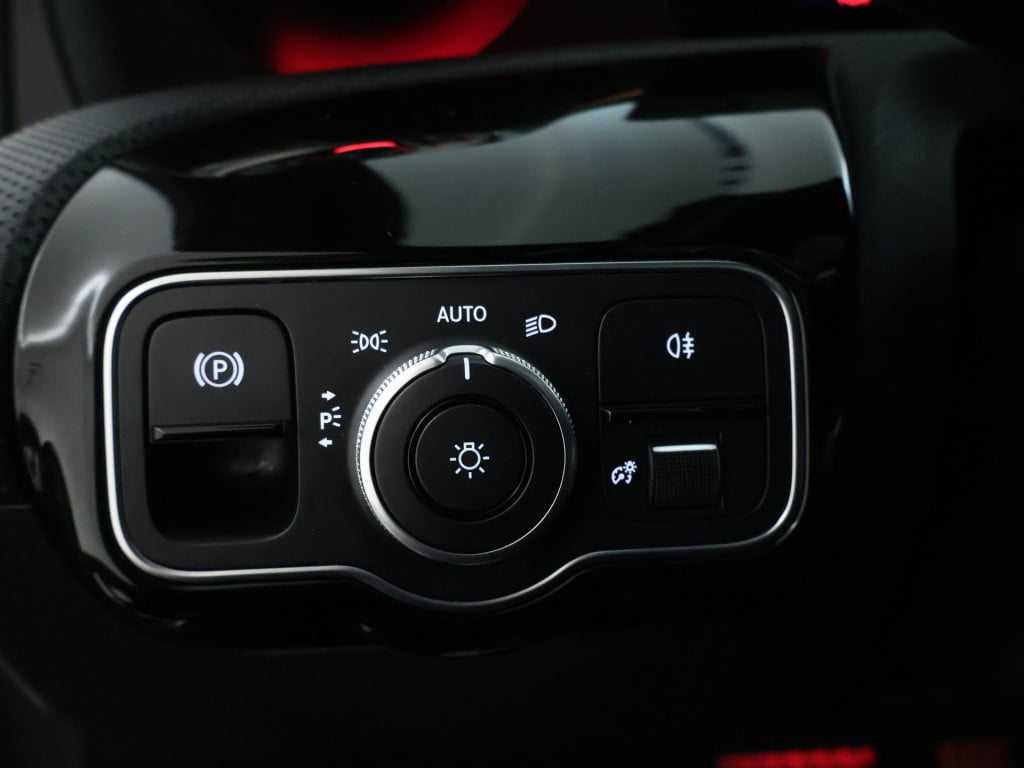 Mercedes-Benz A-Klasse 250 e sedan amg plug-in hybride amg line | night pak