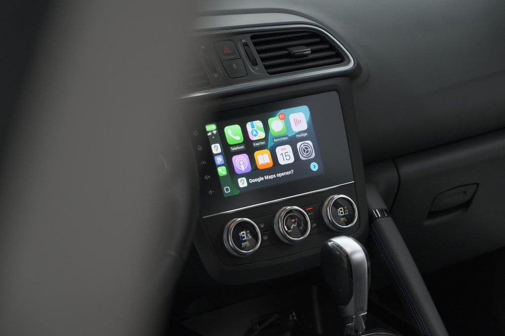 Renault Kadjar tce 140 edc limited | camera | dodehoekdetectie | apple carp