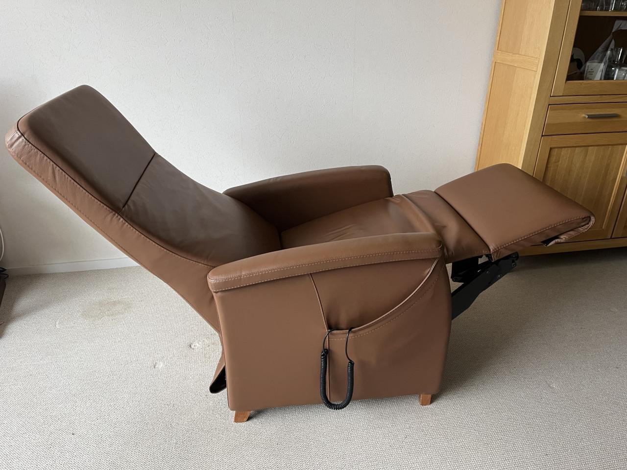 Luxe sta-op stoel z.g.a.n. elektrisch bediend