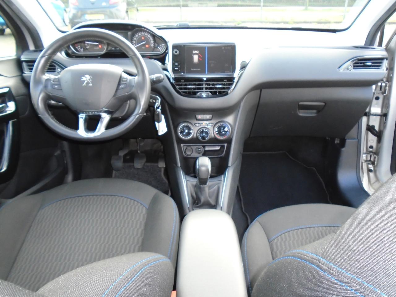 Peugeot 208 1.2 Signature