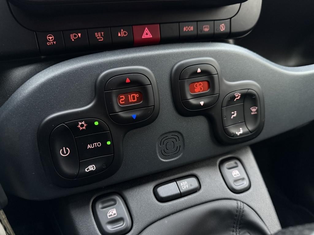Fiat Panda 1.0 hybrid red cross // carplay , android auto //