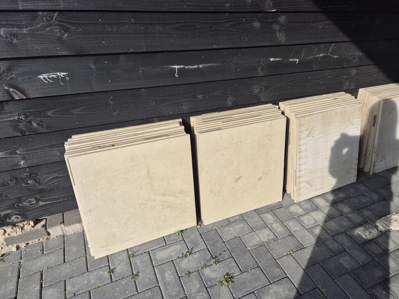 Grote keramische tuintegels