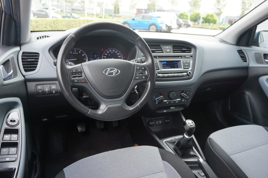 Hyundai I 20 1.2 hp i-motion airco / elektr/ ramen / cruise / lm velgen tre