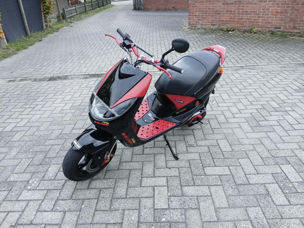 Te koop snelle peugeot vivacity alles van malossi nieuw