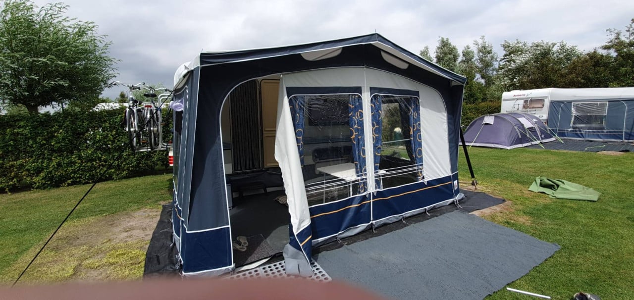 Hobby met als NIEUWE voortent