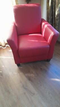 Rood fauteuil.