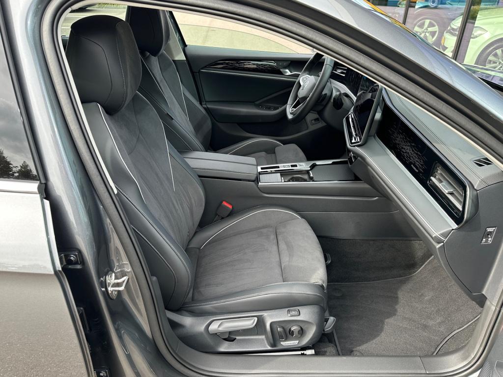 Volkswagen Passat variant 1.5 etsi 150pk elegance | alcantara | head up | c