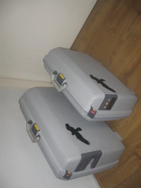 2 Harde kunststof  koffers