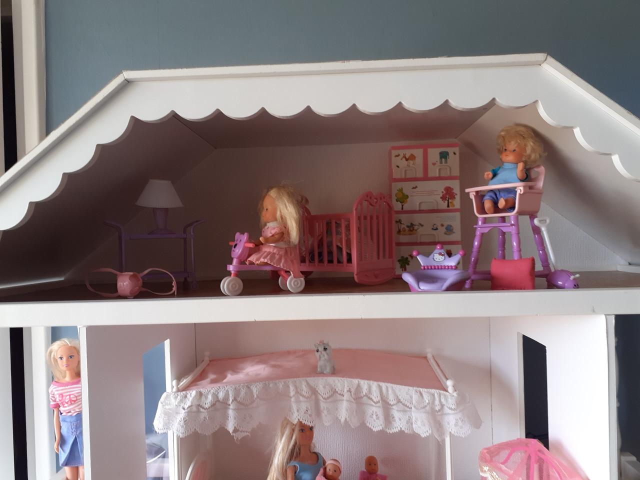 Barbiehuis compleet met spulletjes