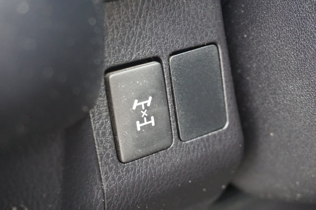 Toyota Rav4 2.0 dynamic 4wd - automaat- airco / navi / cruise / elektr. ram