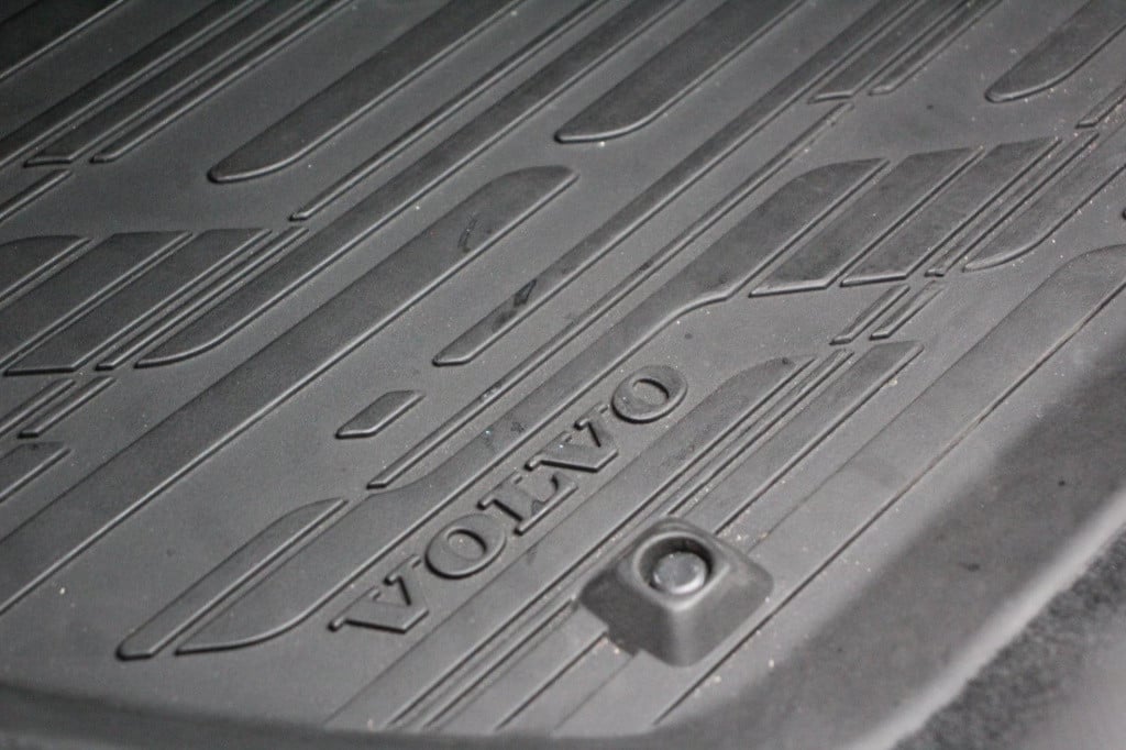 Volvo V40 1.6 t2 you! - xenon - cruise - pdc - high perf audio - dealer oh!