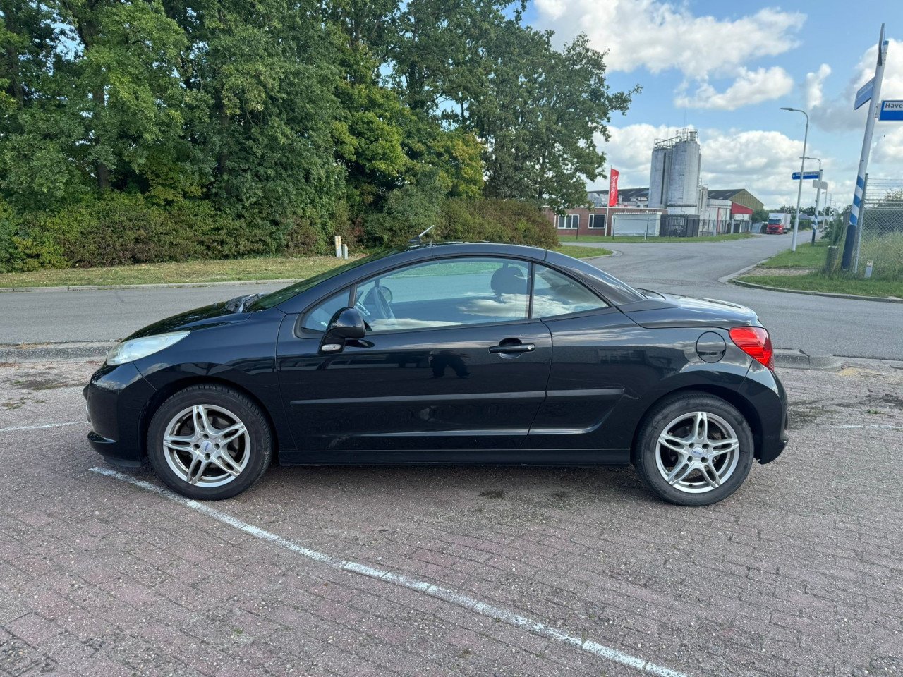 Peugeut 207 bj 2007  2350 euro