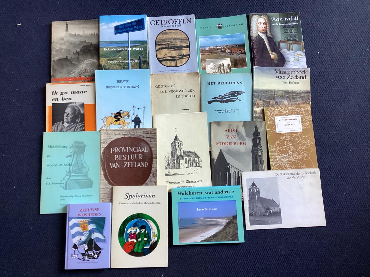 Boeken Zeeland. . (Doos +/- 60 stuks)