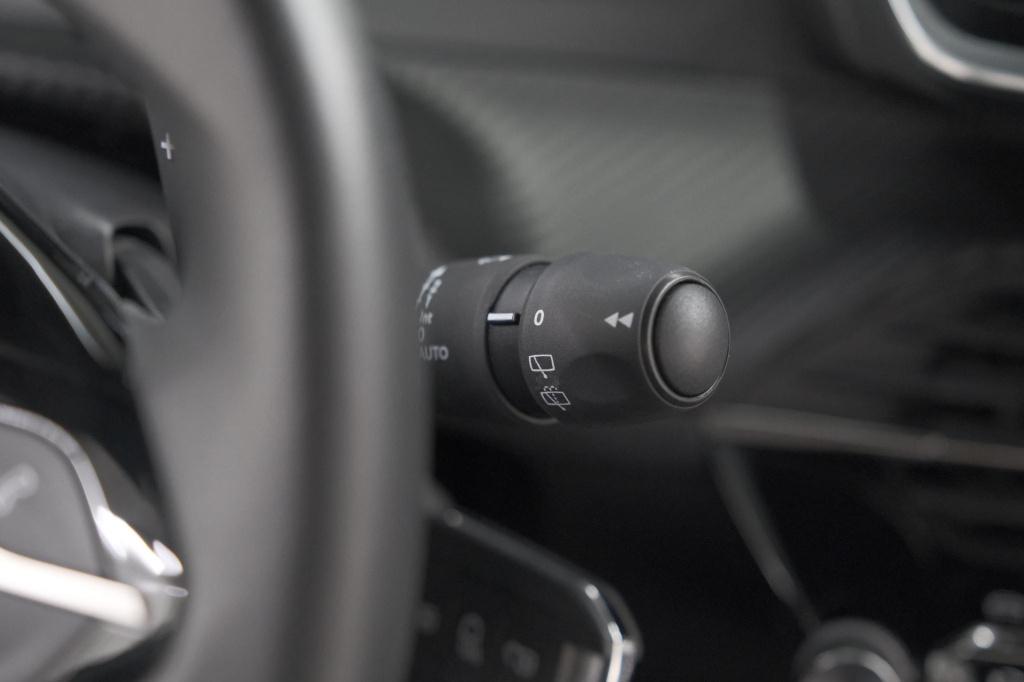 Peugeot 2008 1.2 hybrid 136 style | apple carplay | parkeersensoren | clima