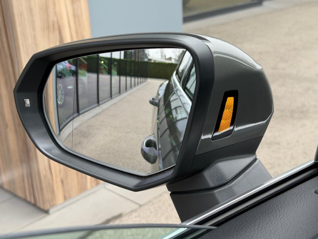 Audi Q3 35 tfsi 150pk s-tronic advanced | dode hoek | keyless | elek. achte