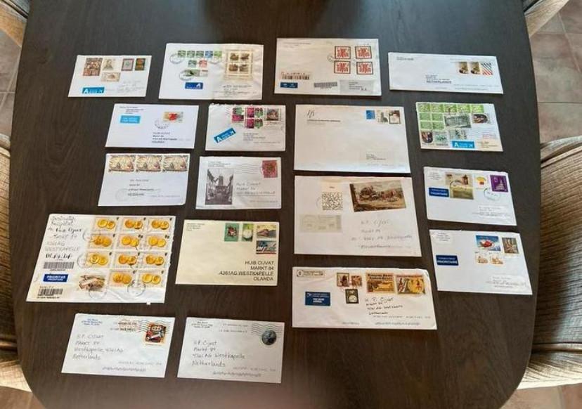 18 oude enveloppen met diverse postzegels