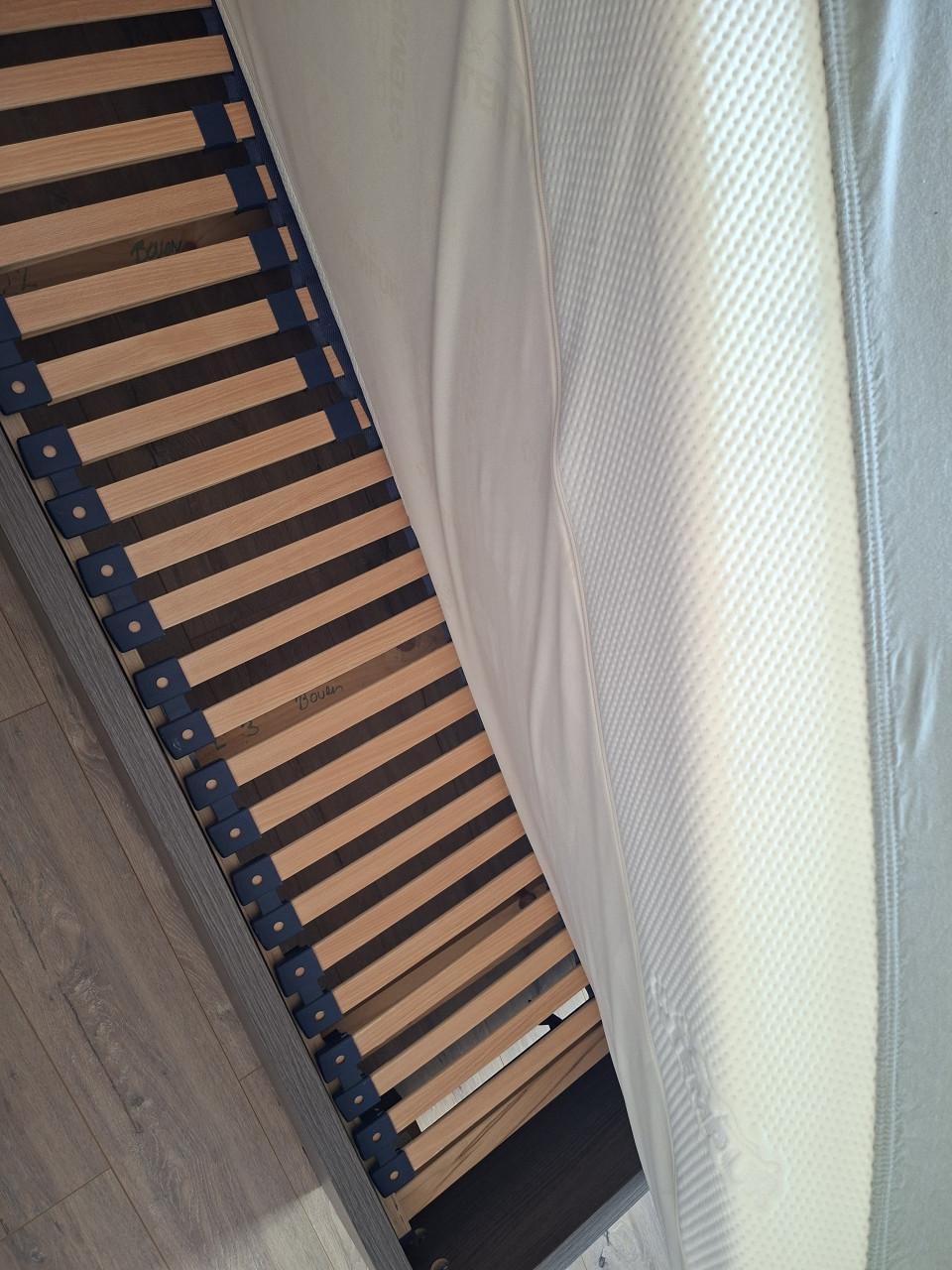 Tweepersoonsbed 140cm x 200cm