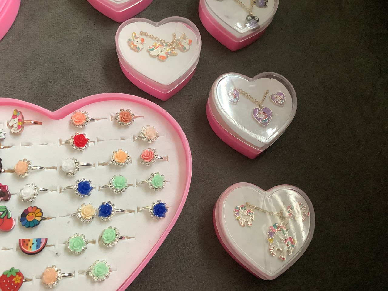 Partij leuke kindersieraden. ( partij 180)