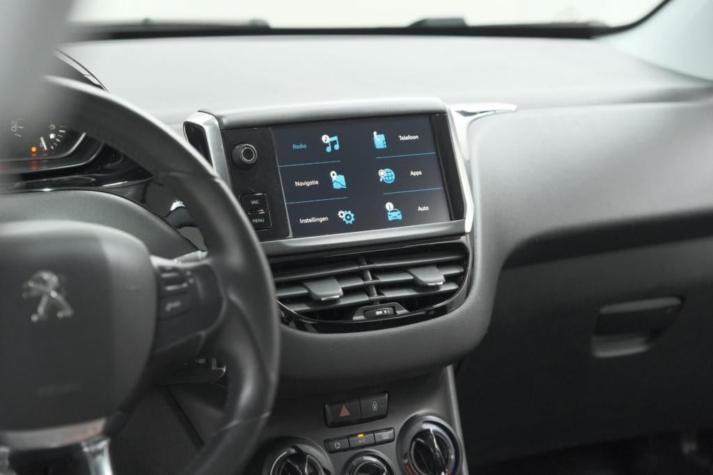 Peugeot 208 puretech 82 signature | apple carplay | parkeersensoren | navig