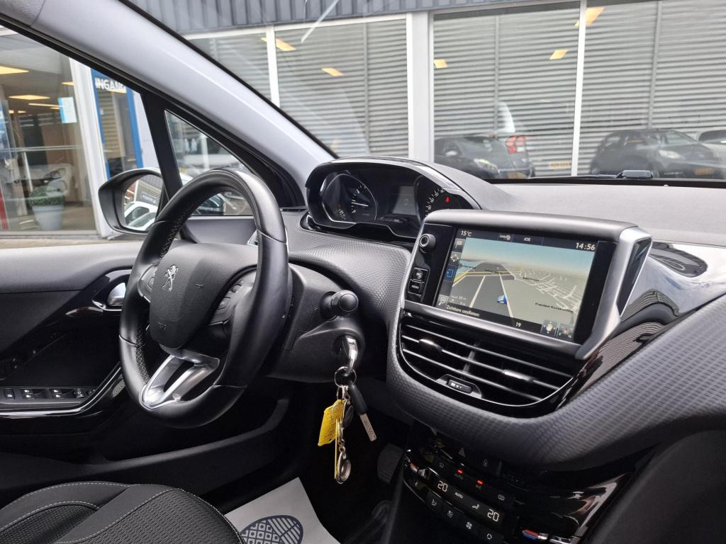 Peugeot 208 1.2 allure nav/clim/lmv/park