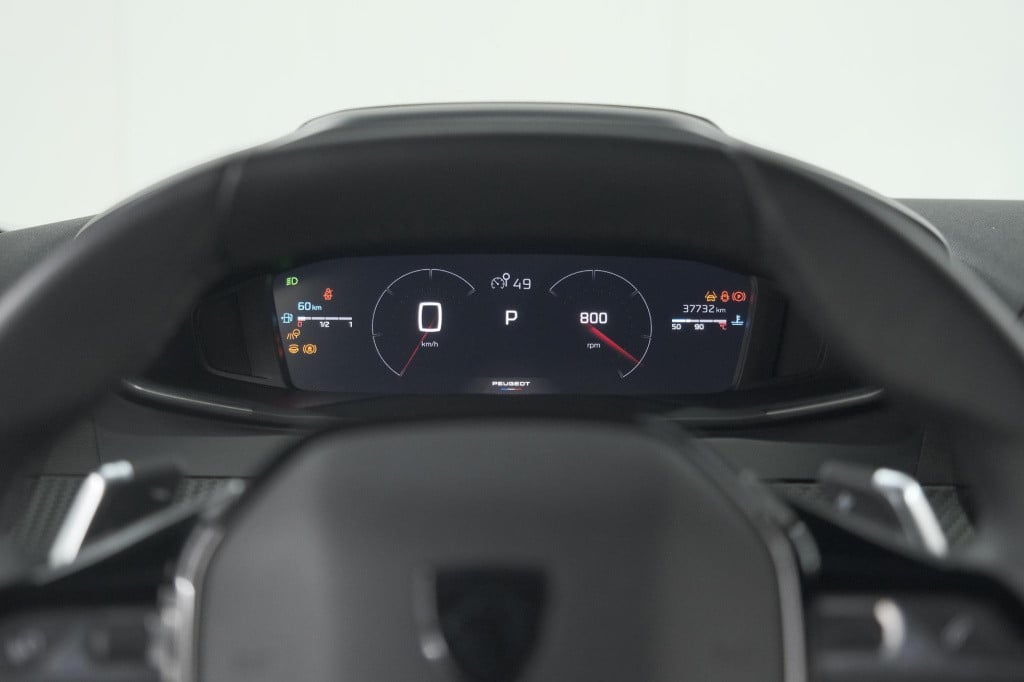 Peugeot 2008 puretech 130 eat8 blue lease allure | camera | navigatie | par