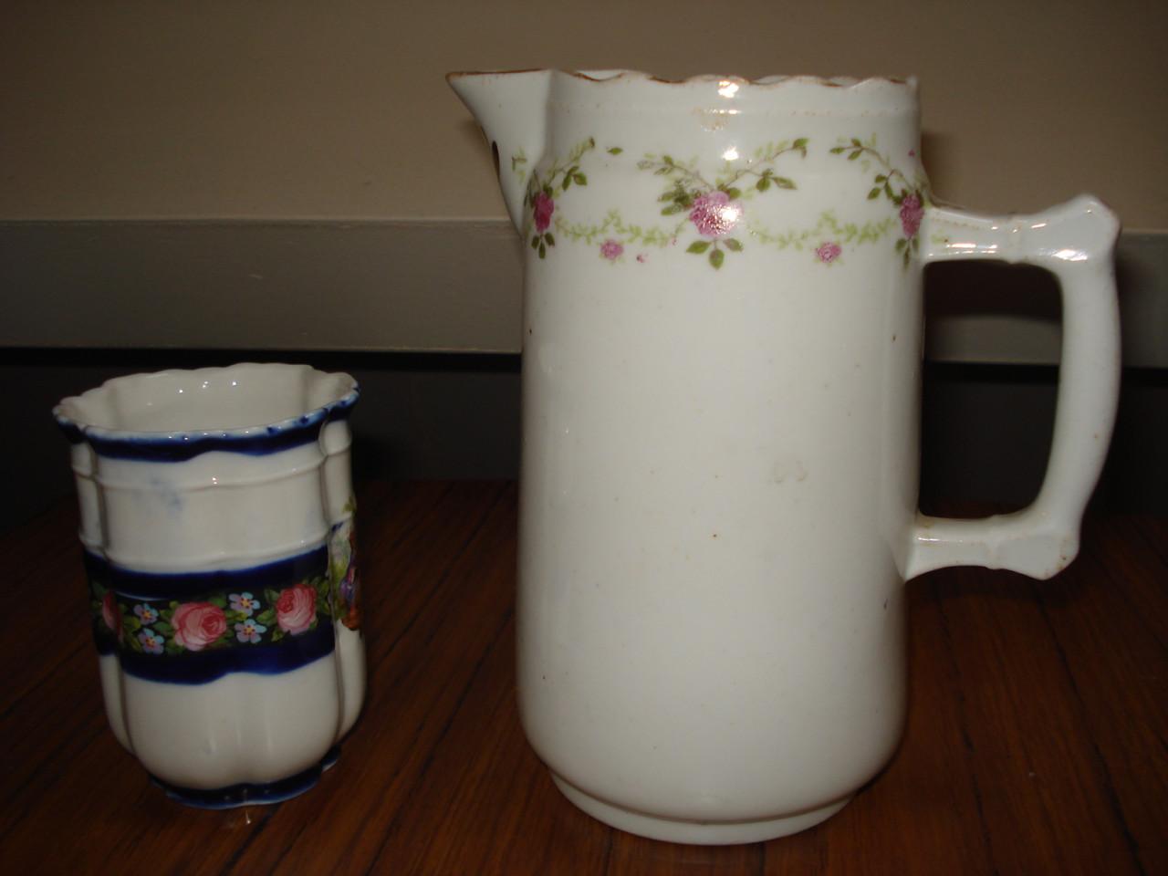 Ouderwetse vazen en bloempot