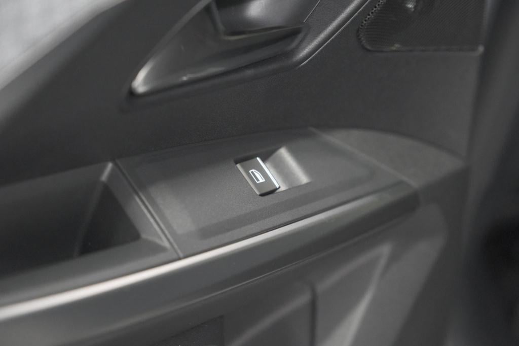 Peugeot 3008 1.2 hybrid 136 gt | panoramadak | focal audio | alcantara exec