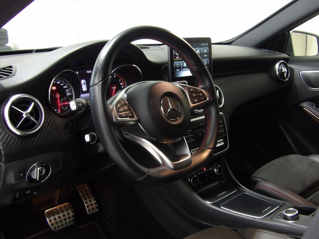 Mercedes-Benz A-Klasse a180 122pk 7g-dct business solution amg