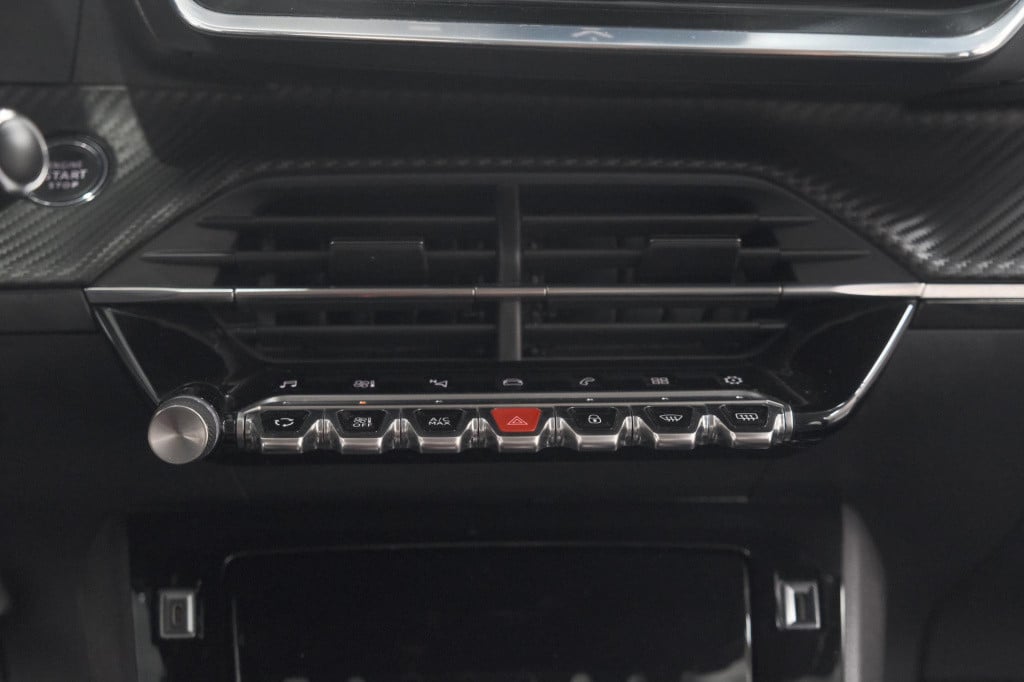 Peugeot 208 puretech 100 eat8 allure | camera | apple carplay | navigatie |