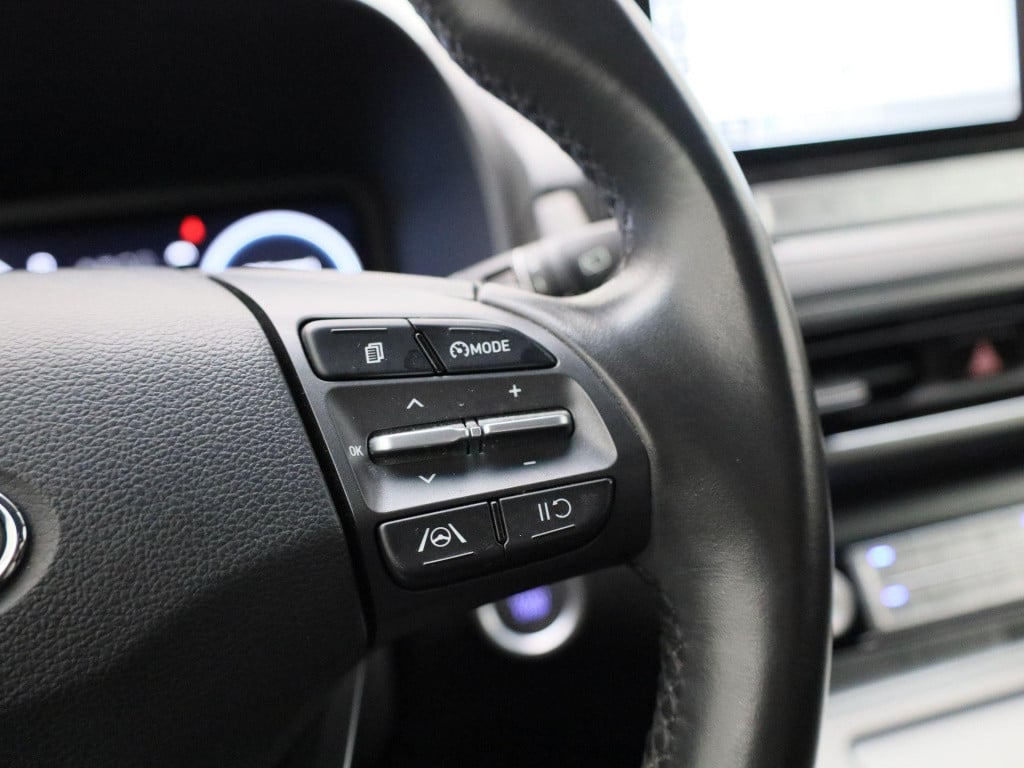Hyundai Kona ev fashion 39 kwh | navi | camera | lmv | pdc | climate