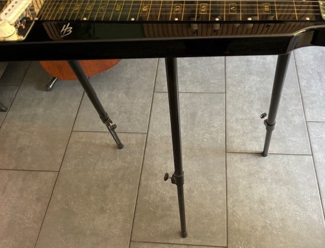 Lapsteel gitaar met standaard