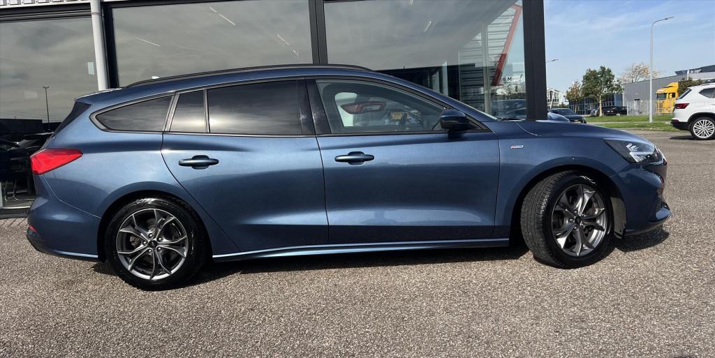 Ford Focus 1.0 ecoboost 125pk st line , trekhaak , carplay , climate contro