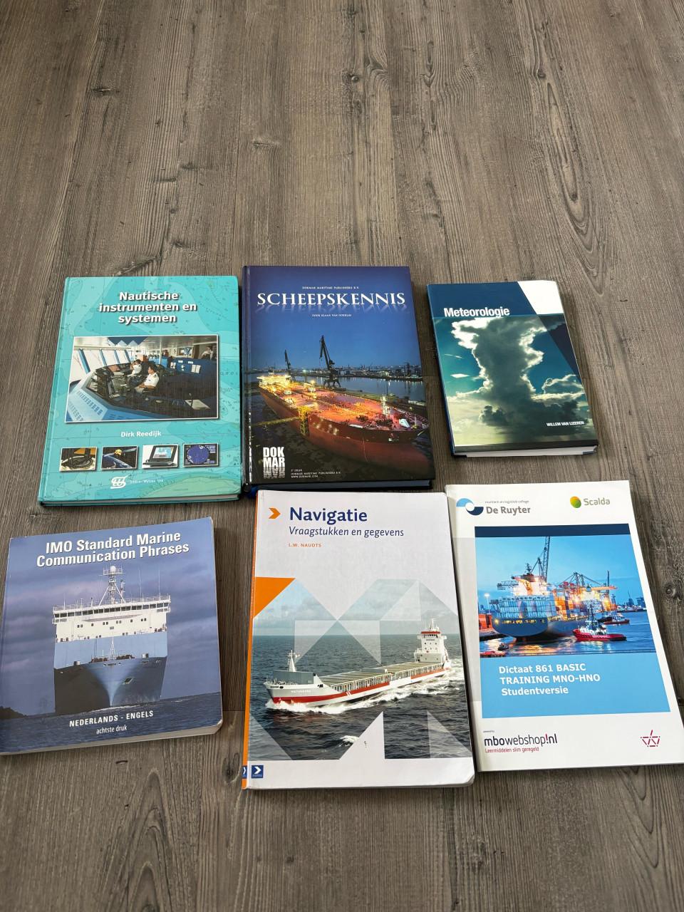 Boeken maritiem officier alle schepen nautisch en technisch
