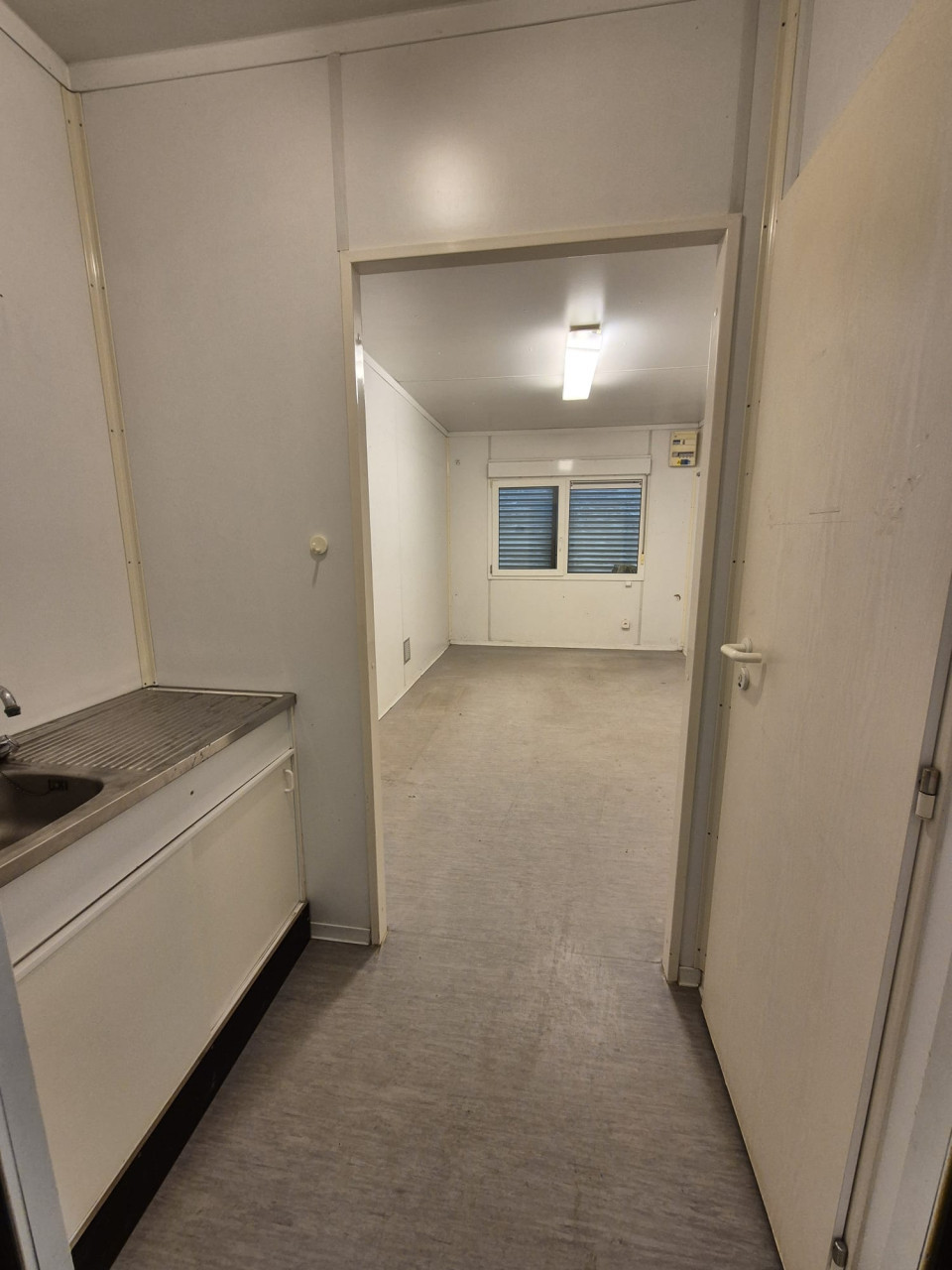 Kantoorunit / bouwkeet / woonunit 6x3m met keuken en toilet