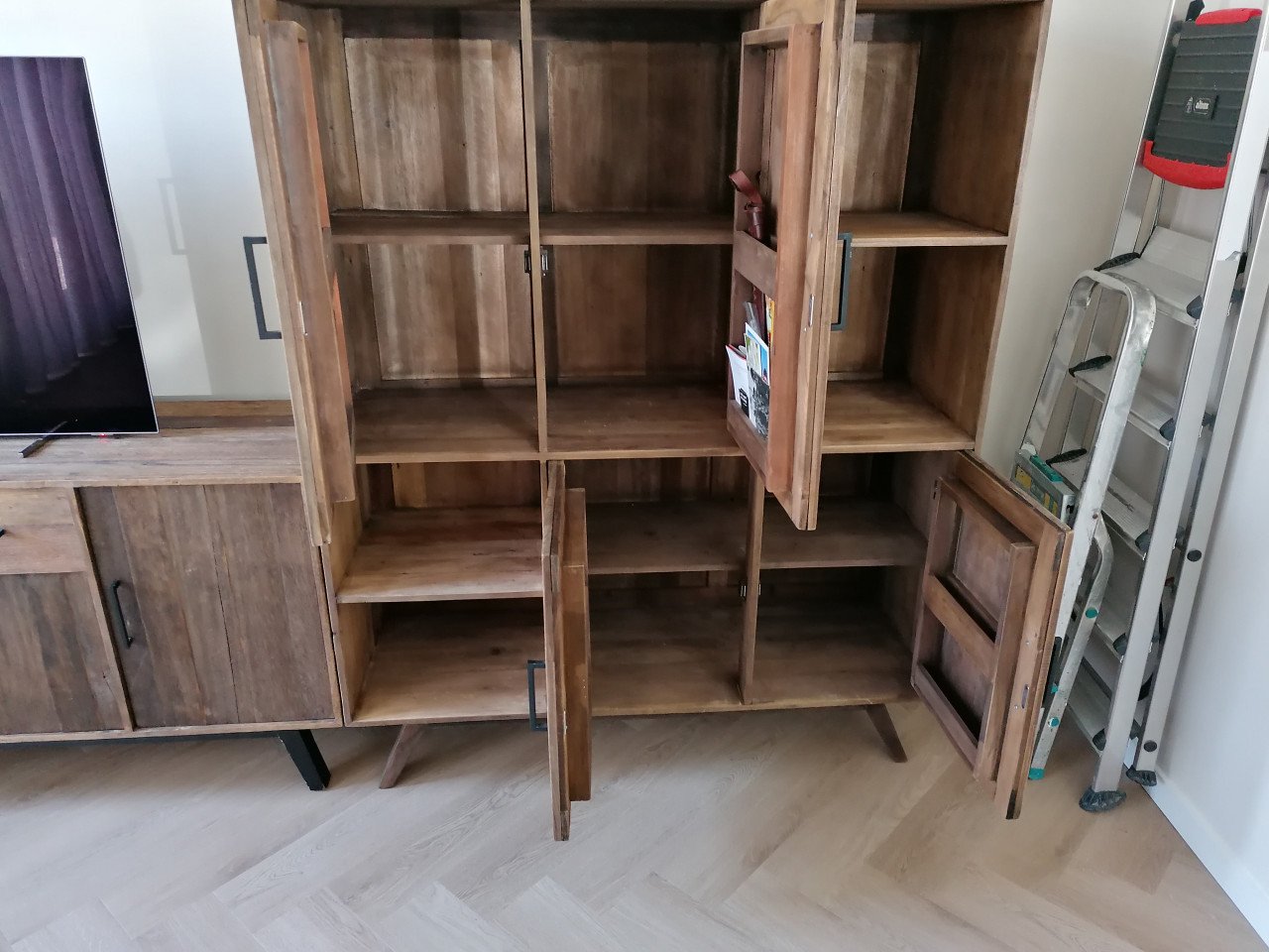 Dressoir en hoge kast