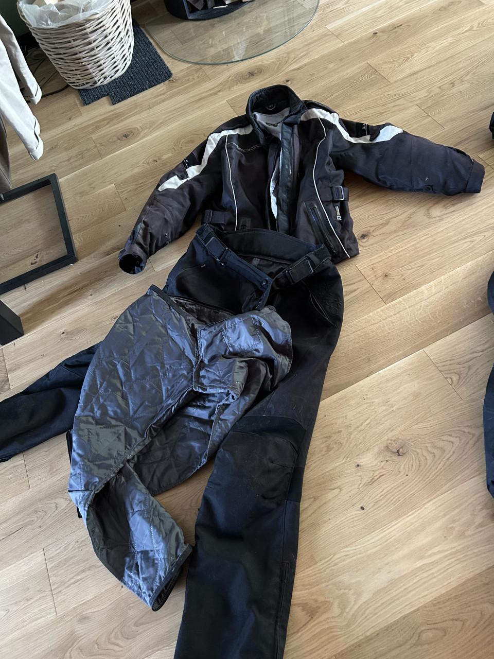 Motor jas  en broek dames